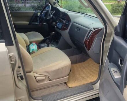 Желтый Мицубиси Паджеро, объемом двигателя 3 л и пробегом 315 тыс. км за 7900 $, фото 3 на Automoto.ua