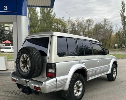 Сірий Міцубісі Паджеро, об'ємом двигуна 2.8 л та пробігом 333 тис. км за 3200 $, фото 4 на Automoto.ua