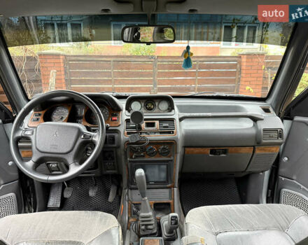 Сірий Міцубісі Паджеро, об'ємом двигуна 3.5 л та пробігом 386 тис. км за 8500 $, фото 24 на Automoto.ua