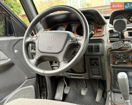 Сірий Міцубісі Паджеро, об'ємом двигуна 3.5 л та пробігом 386 тис. км за 8500 $, фото 25 на Automoto.ua