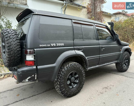 Сірий Міцубісі Паджеро, об'ємом двигуна 3.5 л та пробігом 386 тис. км за 8500 $, фото 4 на Automoto.ua