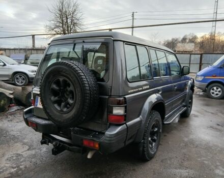 Сірий Міцубісі Паджеро, об'ємом двигуна 2.8 л та пробігом 300 тис. км за 4700 $, фото 3 на Automoto.ua