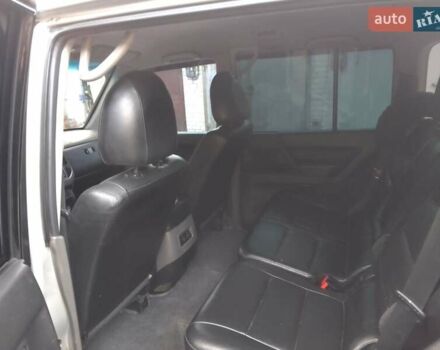 Серый Мицубиси Паджеро, объемом двигателя 3.5 л и пробегом 253 тыс. км за 7500 $, фото 2 на Automoto.ua