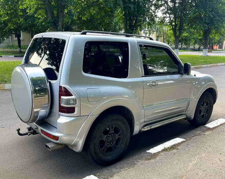 Серый Мицубиси Паджеро, объемом двигателя 3.2 л и пробегом 211 тыс. км за 9900 $, фото 1 на Automoto.ua