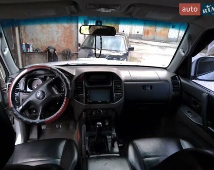 Серый Мицубиси Паджеро, объемом двигателя 3.5 л и пробегом 253 тыс. км за 7500 $, фото 4 на Automoto.ua