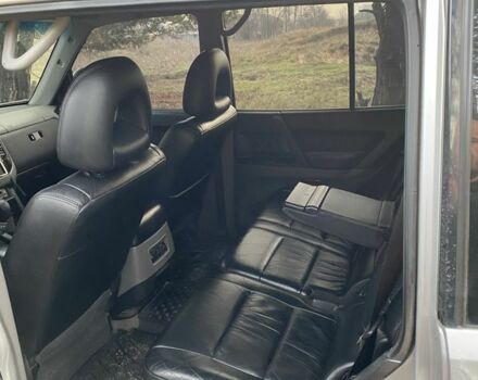 Сірий Міцубісі Паджеро, об'ємом двигуна 3.5 л та пробігом 330 тис. км за 4400 $, фото 7 на Automoto.ua