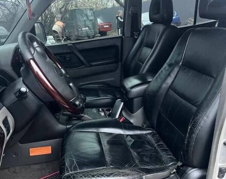 Сірий Міцубісі Паджеро, об'ємом двигуна 3.5 л та пробігом 318 тис. км за 5999 $, фото 3 на Automoto.ua