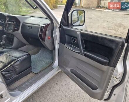 Сірий Міцубісі Паджеро, об'ємом двигуна 3.5 л та пробігом 266 тис. км за 6000 $, фото 17 на Automoto.ua