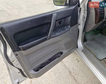 Сірий Міцубісі Паджеро, об'ємом двигуна 3.5 л та пробігом 266 тис. км за 6000 $, фото 4 на Automoto.ua