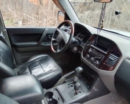 Сірий Міцубісі Паджеро, об'ємом двигуна 3.2 л та пробігом 300 тис. км за 5300 $, фото 4 на Automoto.ua