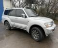 Серый Мицубиси Паджеро, объемом двигателя 3.2 л и пробегом 354 тыс. км за 8300 $, фото 2 на Automoto.ua