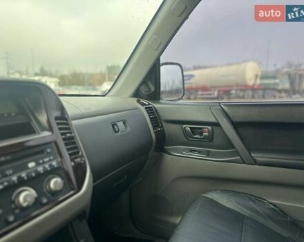 Серый Мицубиси Паджеро, объемом двигателя 3.5 л и пробегом 299 тыс. км за 6700 $, фото 55 на Automoto.ua