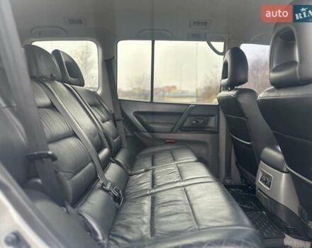 Серый Мицубиси Паджеро, объемом двигателя 3.5 л и пробегом 299 тыс. км за 6700 $, фото 22 на Automoto.ua