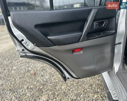 Серый Мицубиси Паджеро, объемом двигателя 3.5 л и пробегом 299 тыс. км за 6700 $, фото 43 на Automoto.ua