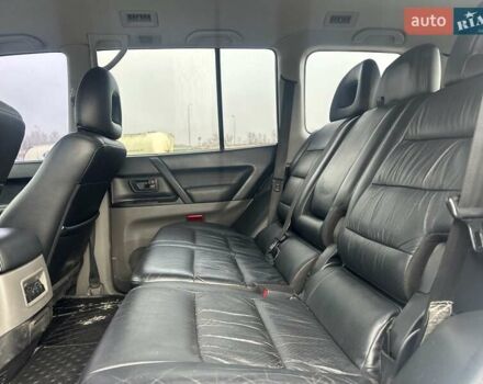 Серый Мицубиси Паджеро, объемом двигателя 3.5 л и пробегом 299 тыс. км за 6700 $, фото 44 на Automoto.ua