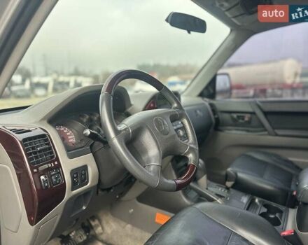 Серый Мицубиси Паджеро, объемом двигателя 3.5 л и пробегом 299 тыс. км за 6700 $, фото 47 на Automoto.ua