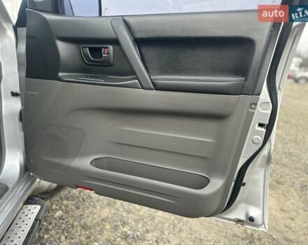 Серый Мицубиси Паджеро, объемом двигателя 3.5 л и пробегом 299 тыс. км за 6700 $, фото 25 на Automoto.ua