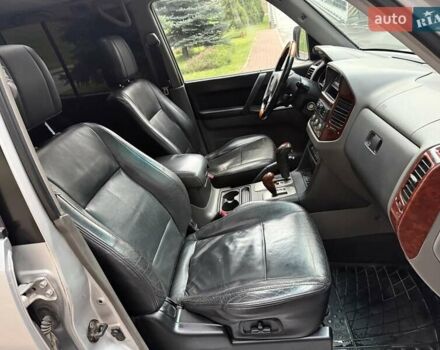 Серый Мицубиси Паджеро, объемом двигателя 3.5 л и пробегом 395 тыс. км за 5999 $, фото 48 на Automoto.ua