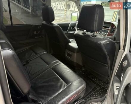 Серый Мицубиси Паджеро, объемом двигателя 3.5 л и пробегом 395 тыс. км за 5999 $, фото 43 на Automoto.ua