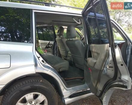 Серый Мицубиси Паджеро, объемом двигателя 3 л и пробегом 315 тыс. км за 9800 $, фото 2 на Automoto.ua