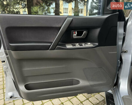 Серый Мицубиси Паджеро, объемом двигателя 3.2 л и пробегом 481 тыс. км за 7300 $, фото 26 на Automoto.ua