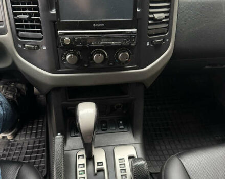 Серый Мицубиси Паджеро, объемом двигателя 3.2 л и пробегом 481 тыс. км за 7300 $, фото 18 на Automoto.ua