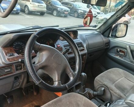 Сірий Міцубісі Паджеро, об'ємом двигуна 3 л та пробігом 380 тис. км за 3650 $, фото 5 на Automoto.ua