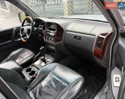 Серый Мицубиси Паджеро, объемом двигателя 3.5 л и пробегом 395 тыс. км за 5999 $, фото 47 на Automoto.ua