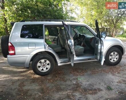 Серый Мицубиси Паджеро, объемом двигателя 3 л и пробегом 315 тыс. км за 9800 $, фото 1 на Automoto.ua