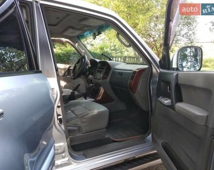 Серый Мицубиси Паджеро, объемом двигателя 3 л и пробегом 315 тыс. км за 9800 $, фото 3 на Automoto.ua