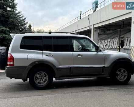 Серый Мицубиси Паджеро, объемом двигателя 3.5 л и пробегом 395 тыс. км за 5999 $, фото 3 на Automoto.ua