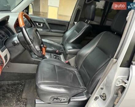 Серый Мицубиси Паджеро, объемом двигателя 3.5 л и пробегом 395 тыс. км за 5999 $, фото 39 на Automoto.ua