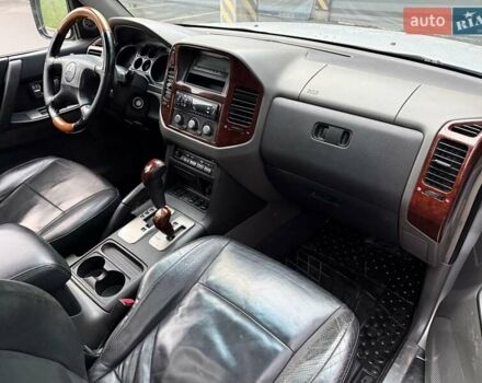 Серый Мицубиси Паджеро, объемом двигателя 3.5 л и пробегом 395 тыс. км за 5999 $, фото 46 на Automoto.ua