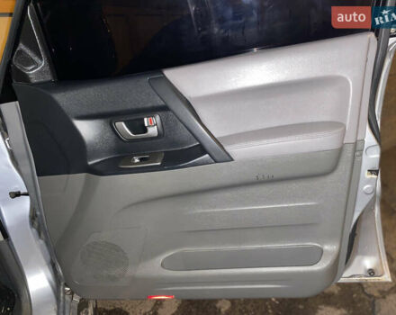 Сірий Міцубісі Паджеро, об'ємом двигуна 2.97 л та пробігом 387 тис. км за 7000 $, фото 3 на Automoto.ua