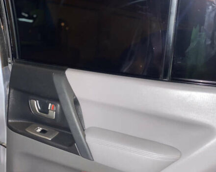 Сірий Міцубісі Паджеро, об'ємом двигуна 2.97 л та пробігом 387 тис. км за 7000 $, фото 4 на Automoto.ua