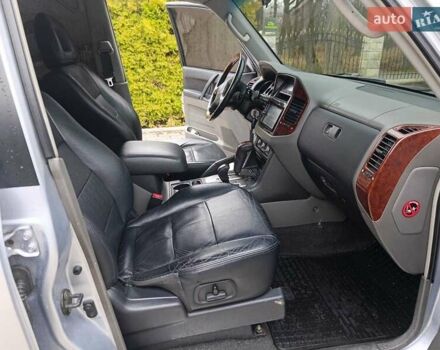 Серый Мицубиси Паджеро, объемом двигателя 3.5 л и пробегом 290 тыс. км за 7500 $, фото 14 на Automoto.ua