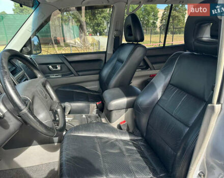 Серый Мицубиси Паджеро, объемом двигателя 3.5 л и пробегом 192 тыс. км за 7900 $, фото 18 на Automoto.ua