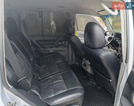 Серый Мицубиси Паджеро, объемом двигателя 3.5 л и пробегом 290 тыс. км за 7500 $, фото 13 на Automoto.ua