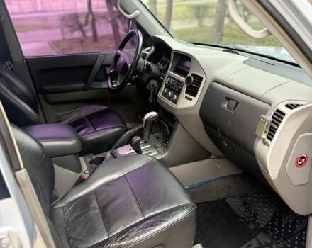 Серый Мицубиси Паджеро, объемом двигателя 3.5 л и пробегом 250 тыс. км за 6000 $, фото 3 на Automoto.ua