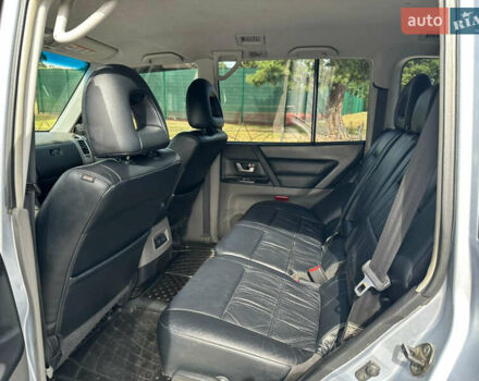 Серый Мицубиси Паджеро, объемом двигателя 3.5 л и пробегом 192 тыс. км за 7900 $, фото 17 на Automoto.ua