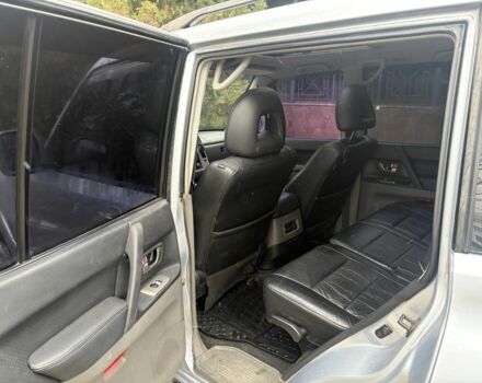 Серый Мицубиси Паджеро, объемом двигателя 3.5 л и пробегом 250 тыс. км за 6000 $, фото 2 на Automoto.ua