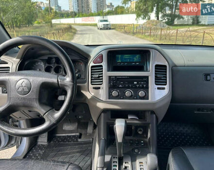 Серый Мицубиси Паджеро, объемом двигателя 3.5 л и пробегом 192 тыс. км за 7900 $, фото 16 на Automoto.ua