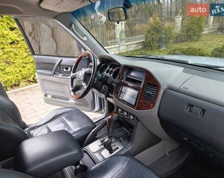 Серый Мицубиси Паджеро, объемом двигателя 3.5 л и пробегом 290 тыс. км за 7500 $, фото 18 на Automoto.ua