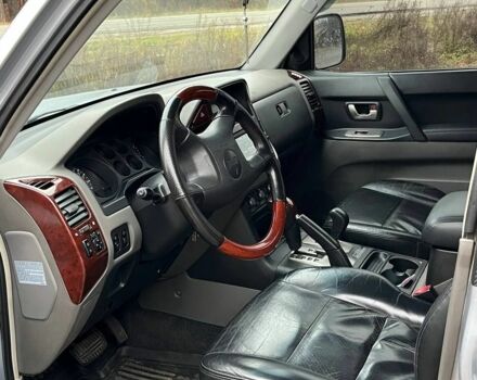 Серый Мицубиси Паджеро, объемом двигателя 3.5 л и пробегом 209 тыс. км за 7854 $, фото 5 на Automoto.ua