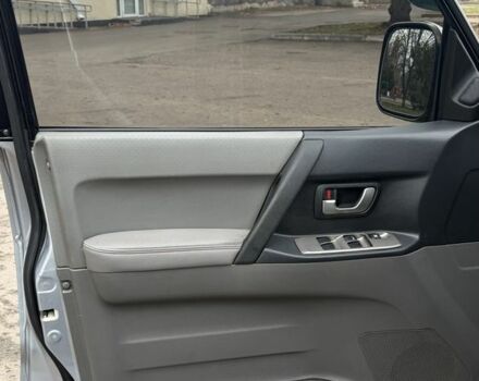 Серый Мицубиси Паджеро, объемом двигателя 3 л и пробегом 300 тыс. км за 5500 $, фото 10 на Automoto.ua