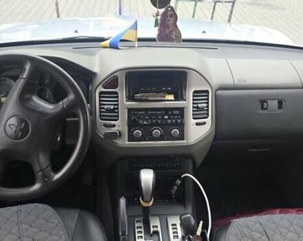 Сірий Міцубісі Паджеро, об'ємом двигуна 3.2 л та пробігом 346 тис. км за 9000 $, фото 2 на Automoto.ua