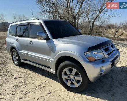 Сірий Міцубісі Паджеро, об'ємом двигуна 3.5 л та пробігом 200 тис. км за 7350 $, фото 4 на Automoto.ua