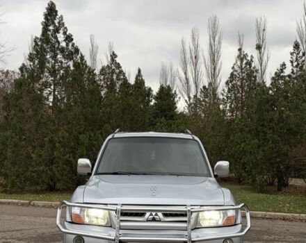 Серый Мицубиси Паджеро, объемом двигателя 3 л и пробегом 300 тыс. км за 5500 $, фото 1 на Automoto.ua