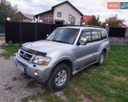Серый Мицубиси Паджеро, объемом двигателя 3 л и пробегом 367 тыс. км за 6500 $, фото 1 на Automoto.ua