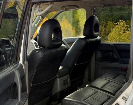 Серый Мицубиси Паджеро, объемом двигателя 3.2 л и пробегом 350 тыс. км за 4200 $, фото 9 на Automoto.ua